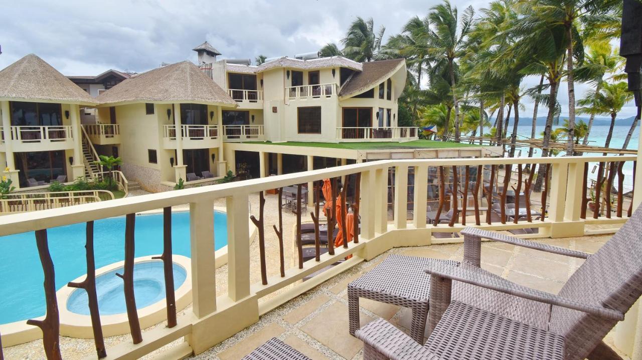 Ambassador In Paradise Balabag  Esterno foto The pool at the resort