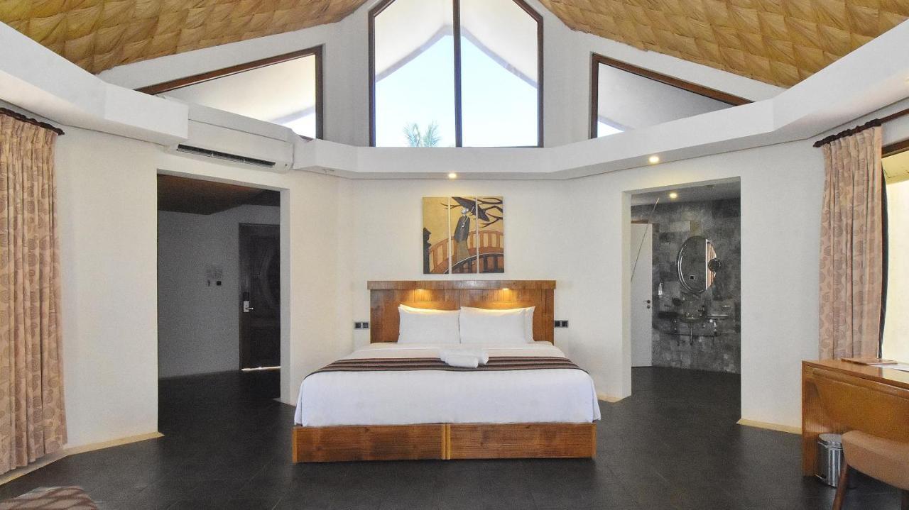 Ambassador In Paradise Balabag  Esterno foto A bedroom at the resort
