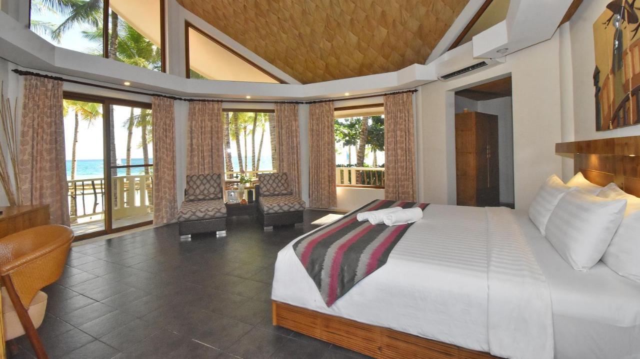 Ambassador In Paradise Balabag  Esterno foto A bedroom at the resort