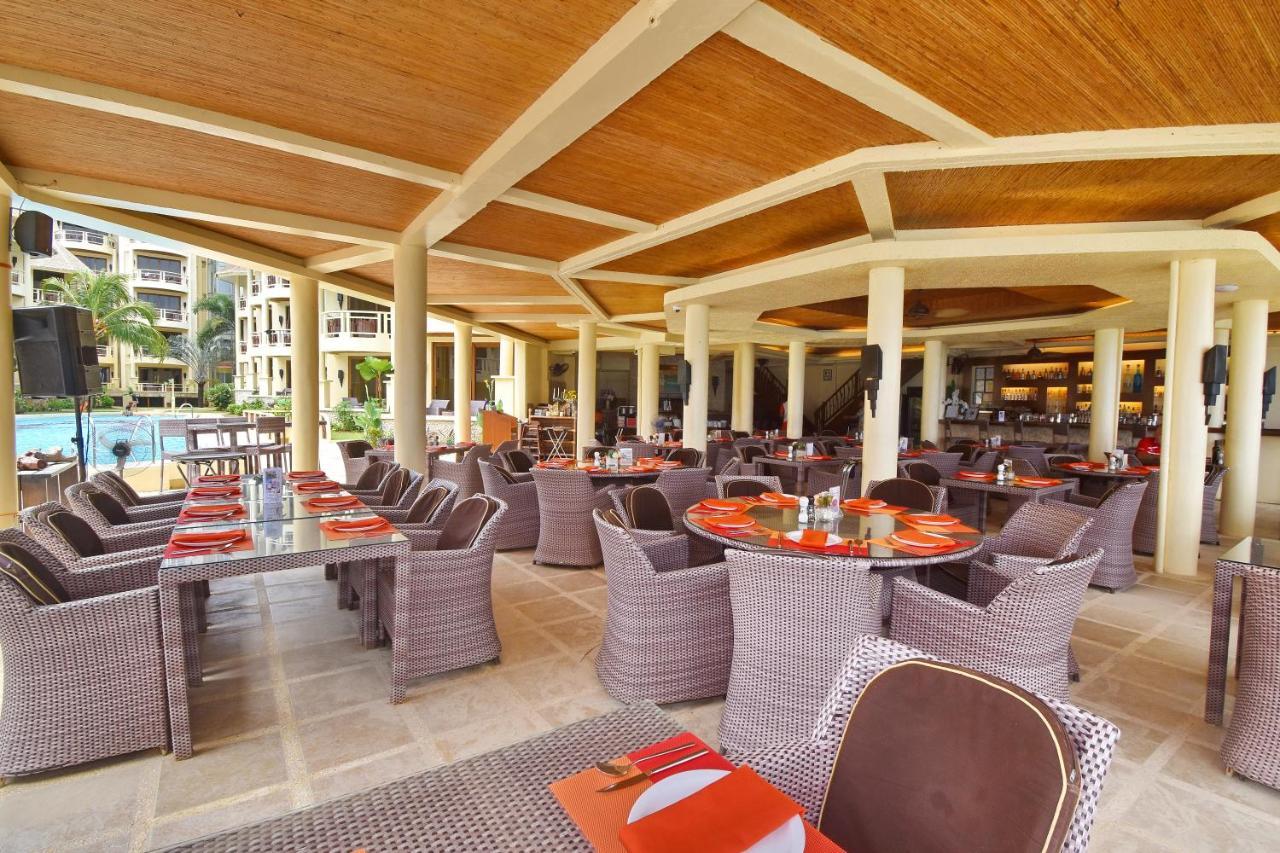 Ambassador In Paradise Balabag  Esterno foto The restaurant at the hotel