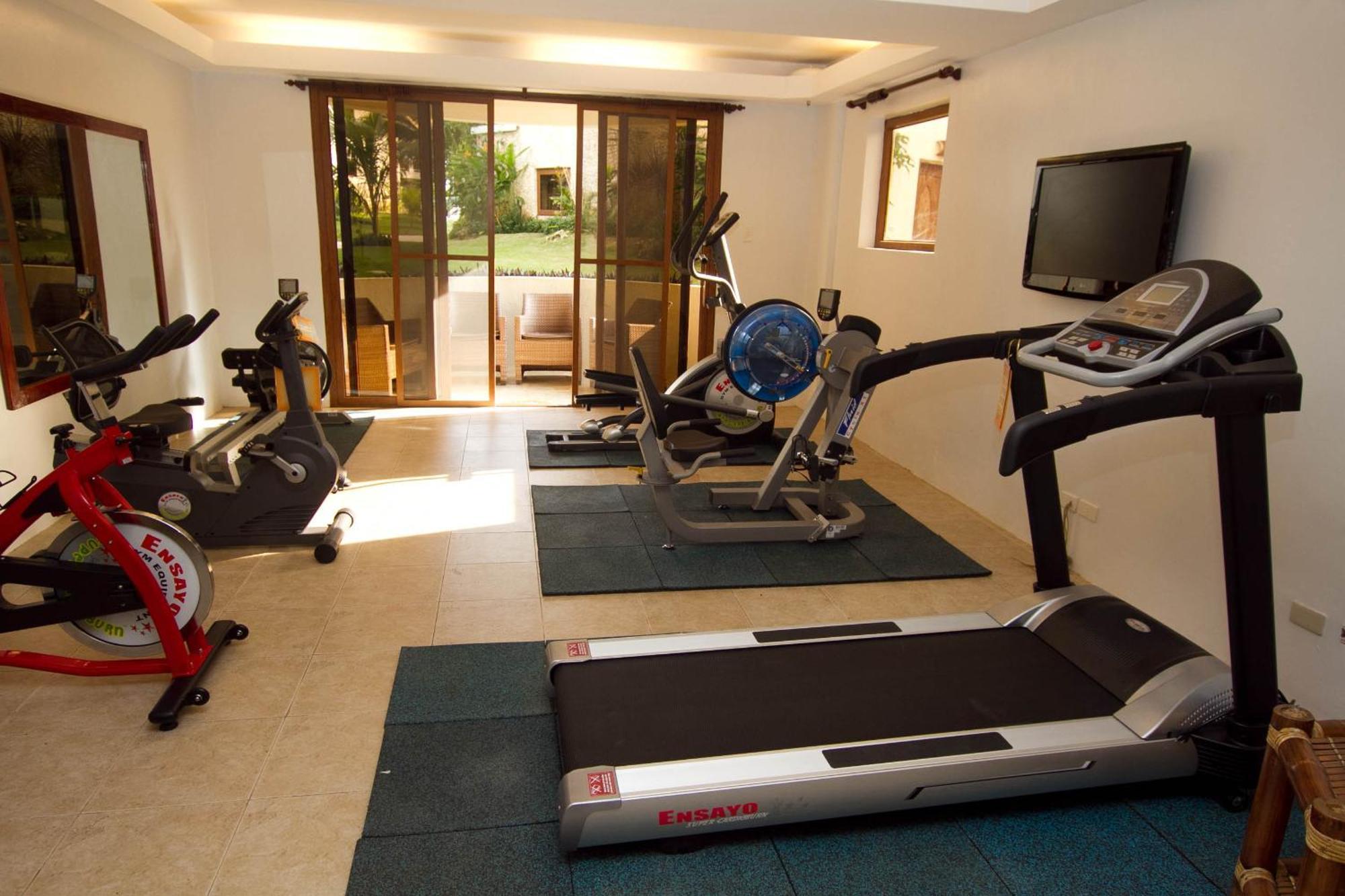 Ambassador In Paradise Balabag  Esterno foto A home gym