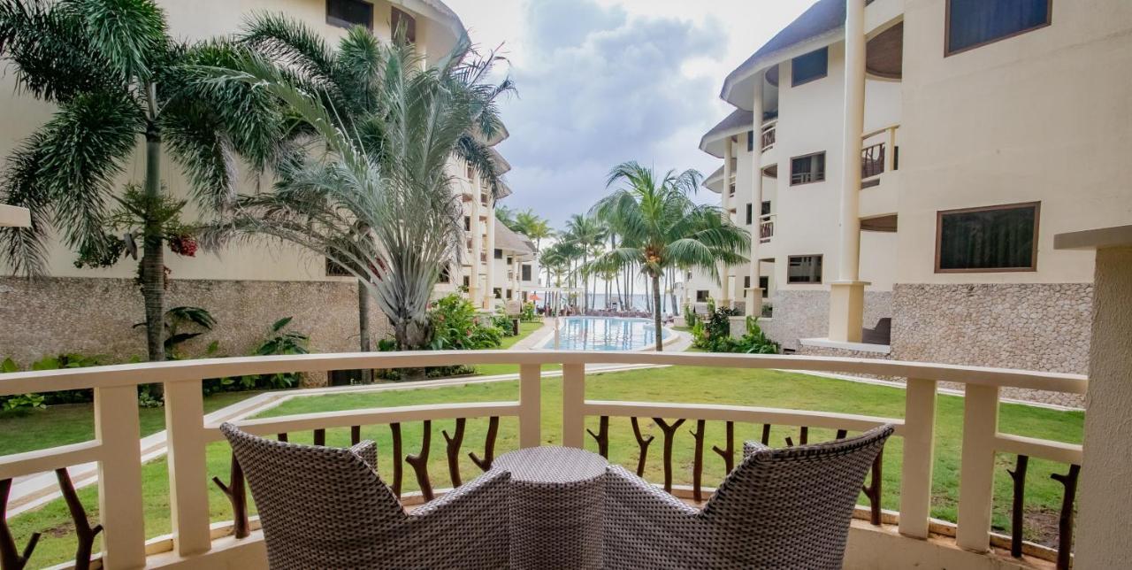 Ambassador In Paradise Balabag  Esterno foto View of the pool at the Bayview Park Hotel